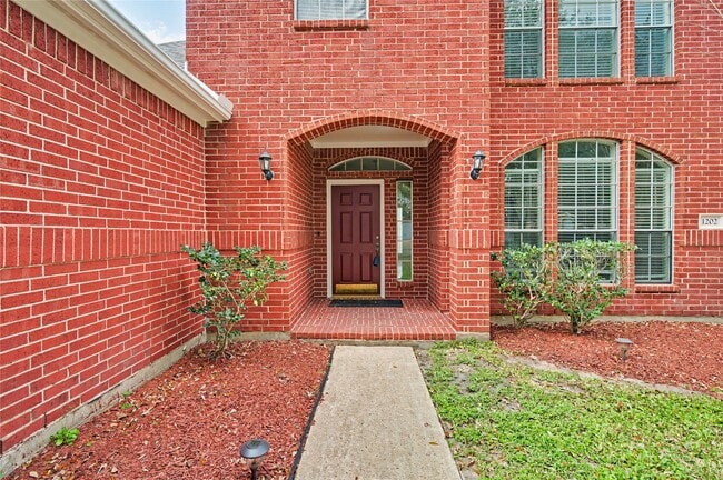 Building Photo - 1202 Woodley Bend