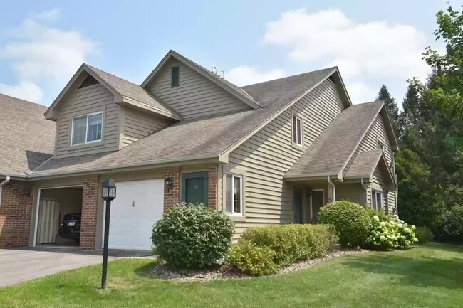 Primary Photo - 18375 Brookfield Lake Dr