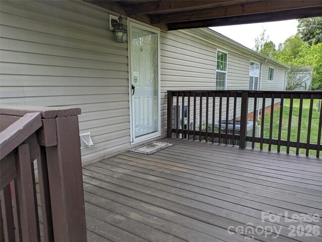 Building Photo - 338 Weathers Creek Rd