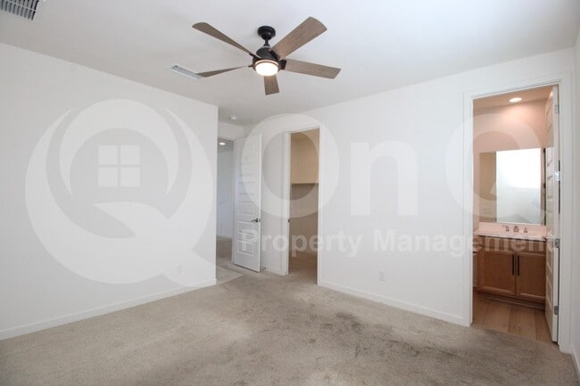 Building Photo - 10207 E Tillman Ave