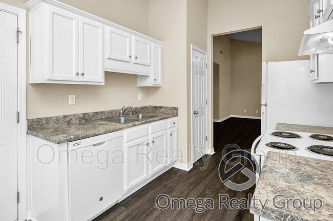 Building Photo - 2672 Rosebud Dr E
