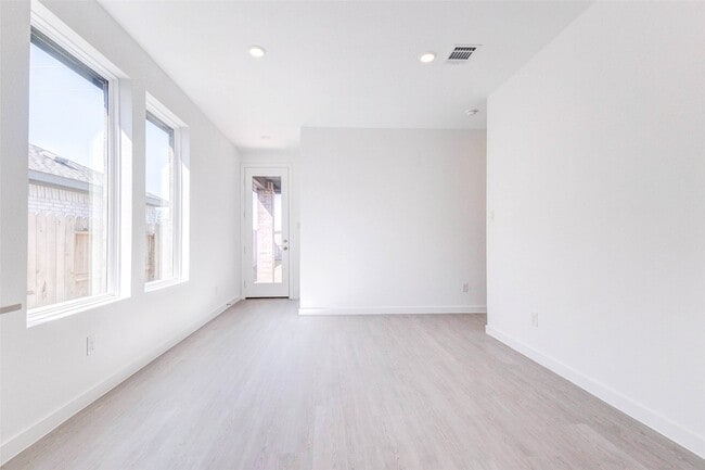 Building Photo - 27410 Sweetwater Bay Dr