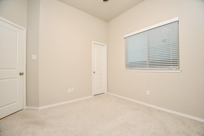 Building Photo - 1215 Carswell Grove Dr