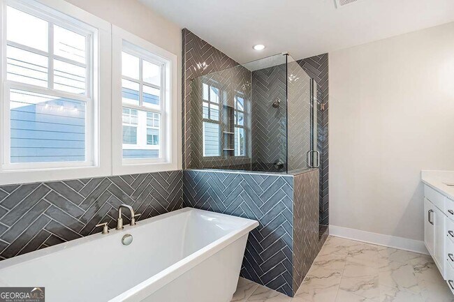 Building Photo - 152 Palm St