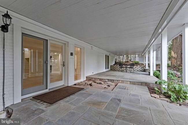 Building Photo - 10034 Scenic View Terrace