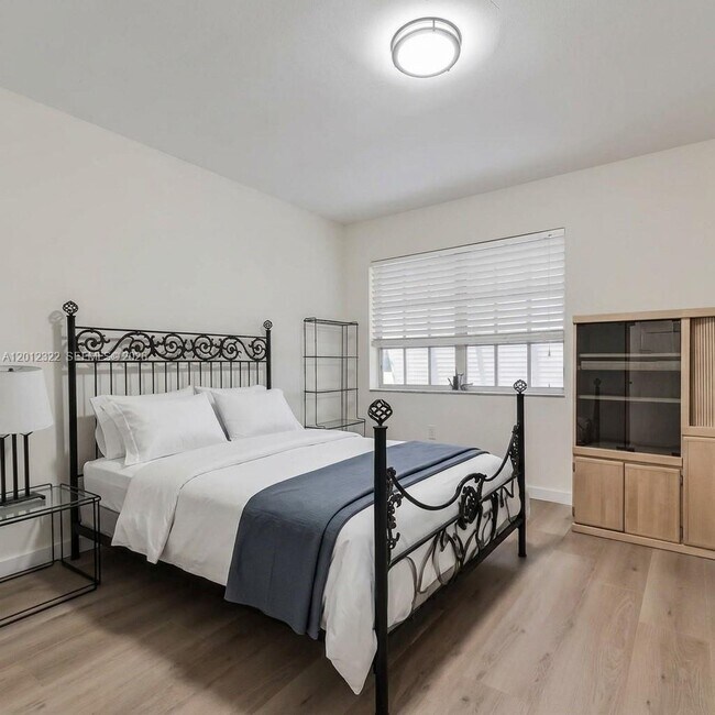 Building Photo - 1150 Madruga Ave