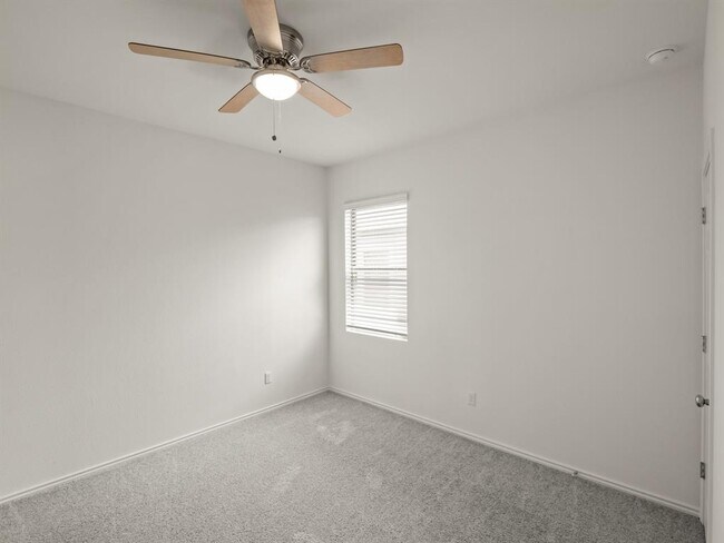 Building Photo - 605 Golden Glory Rd