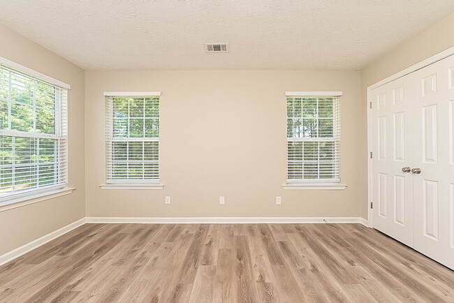 Building Photo - 308 Sunderland Way