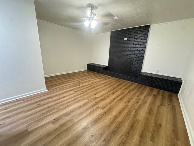 Building Photo - 4142 Bellamy St
