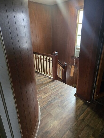 Building Photo - 1305 S Easton Ave