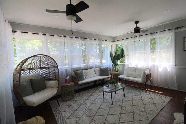 Building Photo - Bright & Spacious 2-Bedroom Home in Massanutten