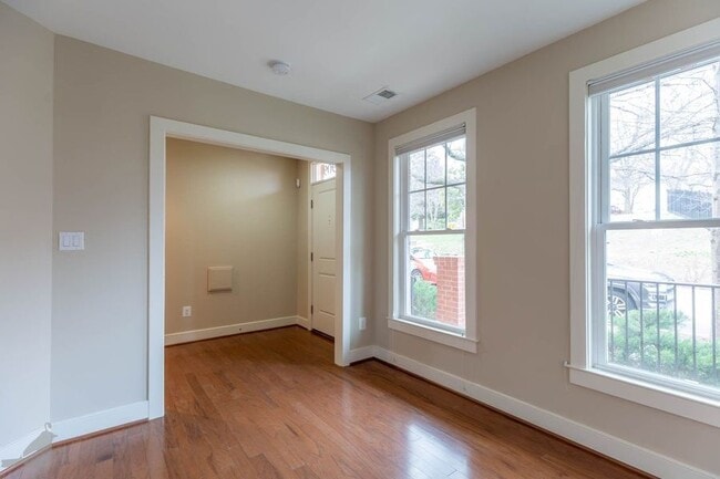 Building Photo - 2909 Chancellor's Way NE