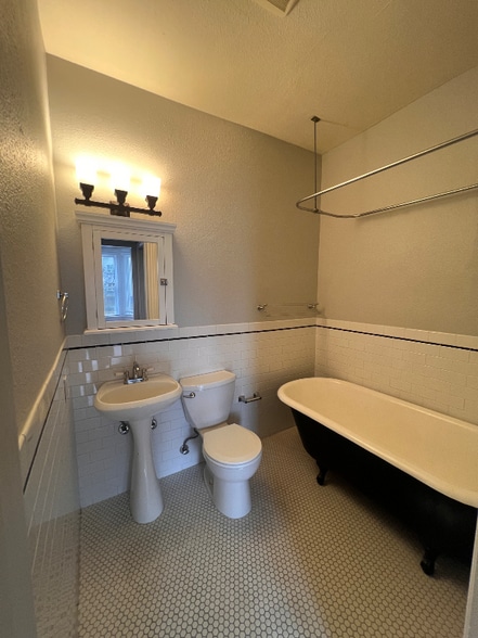 Building Photo - 312 E Olive Pl