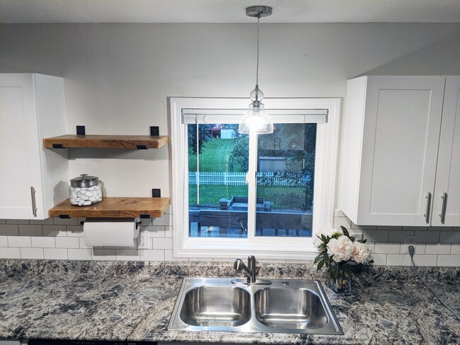 Building Photo - 501/503