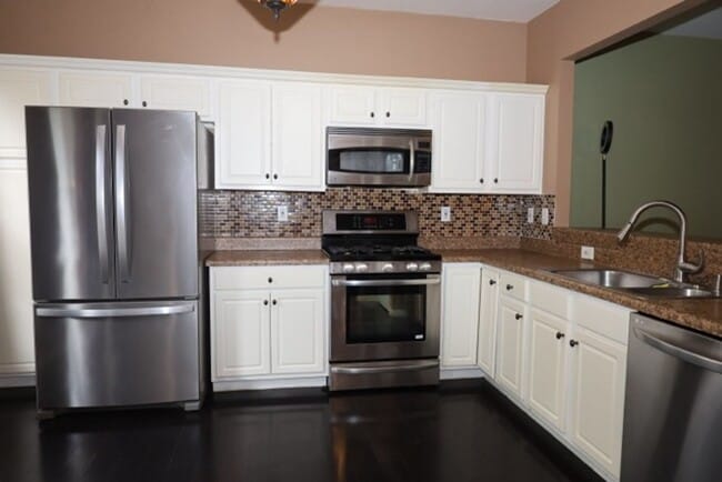 Building Photo - 3 Bedroom Townhome in the Heart of Dulth