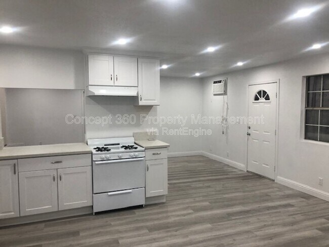 Building Photo - 1327 W Parade St