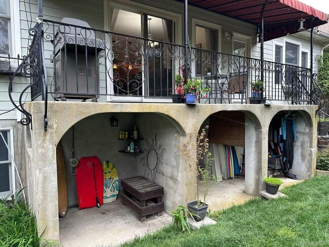 Building Photo - 322 E Beech St