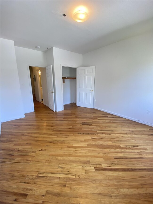 Building Photo - 407 1st St