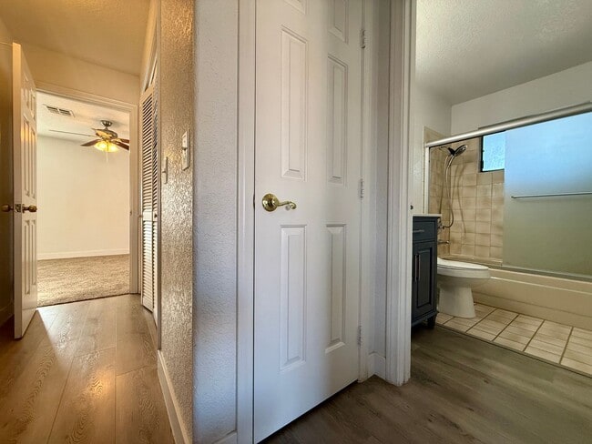 Building Photo - 2 BEDROOM CONDO WITH 2 BALCONIES, RIGHT NEXT TO THE POOL, MINUTES FROM THE STRIP