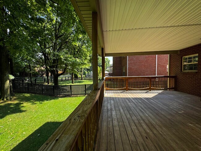 Building Photo - 3120 Hemingway Ln