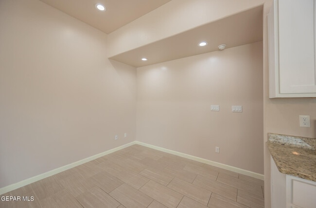 Building Photo - 6537 Hoop St