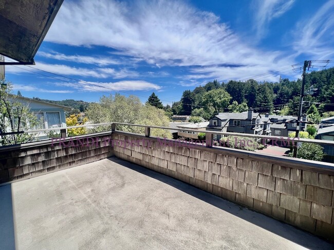 Building Photo - Split Level Condo Just Steps from Downtown