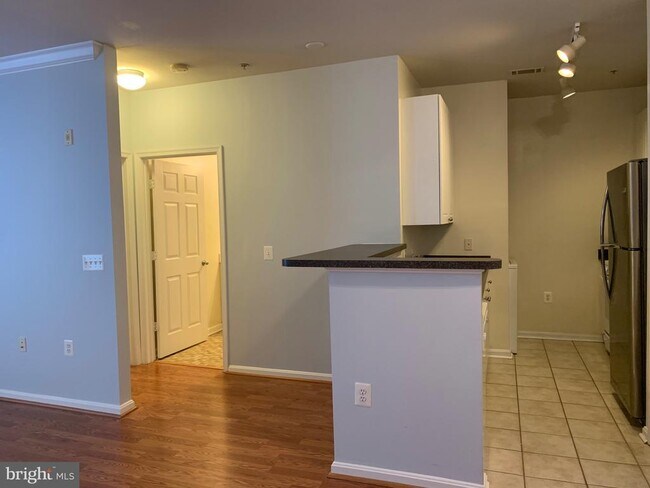 Building Photo - 2791 Centerboro Dr