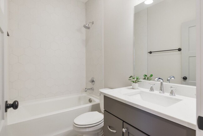 Building Photo - 618 Croley Dr