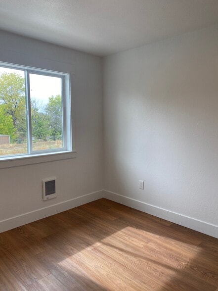 Building Photo - 640 Lincoln St