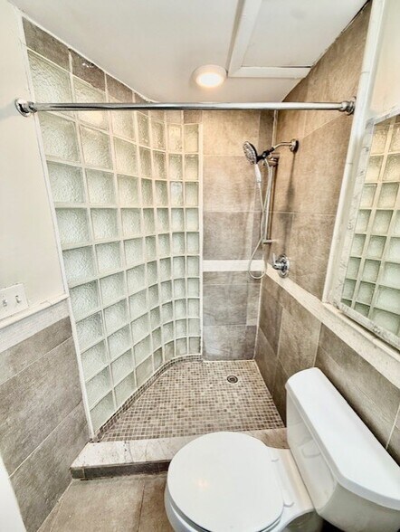 Building Photo - 164 Prince St