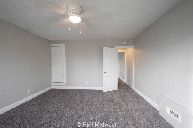 Building Photo - Charming 2-Bedroom Duplex in Indianapolis ...