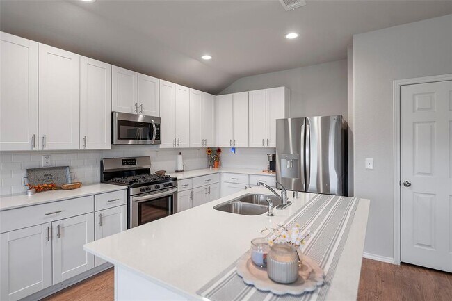 Building Photo - 20730 Southern Wds Blvd