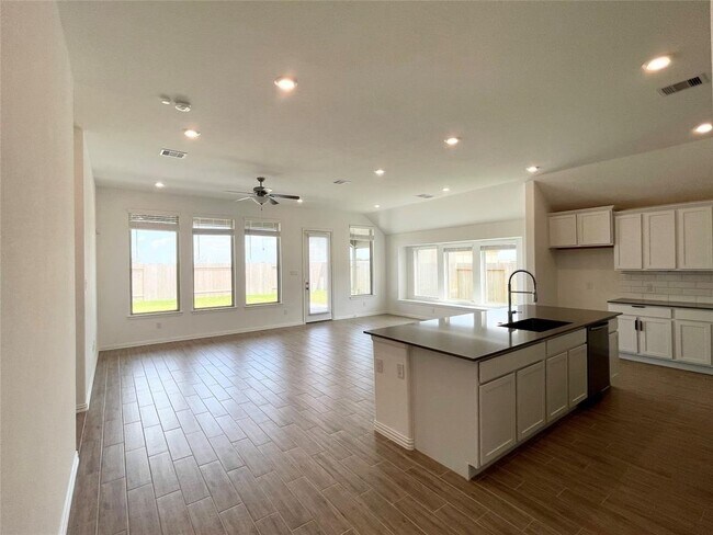 Building Photo - 2243 Rustboro Dr