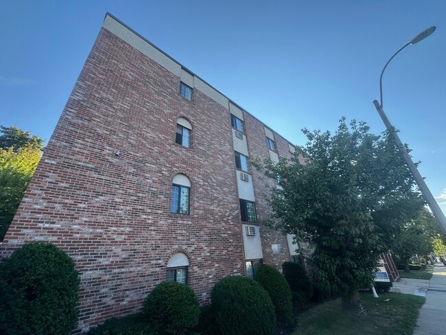 Building Photo - 474 Broadway