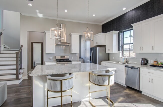 Building Photo - 3335 Beverly Frst Dr