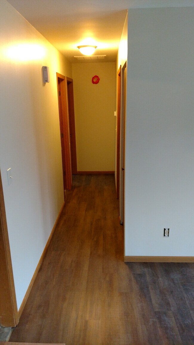 Building Photo - 7000 W 128th Ln