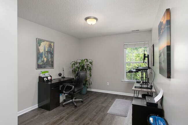 Building Photo - 3 Bd / 2.5 Bth townhouse in SW Durham Aubu...