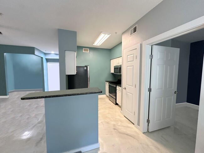 Building Photo - Spacious 1bedroom 1 bath condo in The Quar...