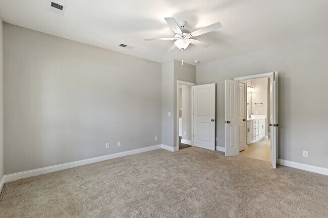 Building Photo - Spacious townhome with a wooded view! Spec...