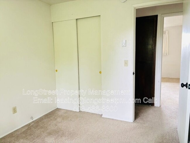 Building Photo - 933 NW Sequoia Ave