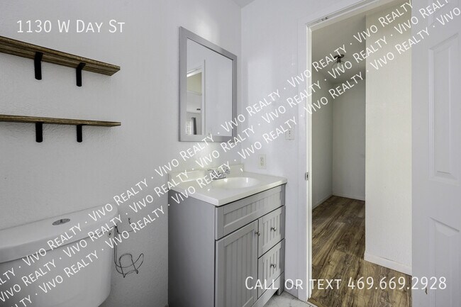 Building Photo - 1130 W Day St