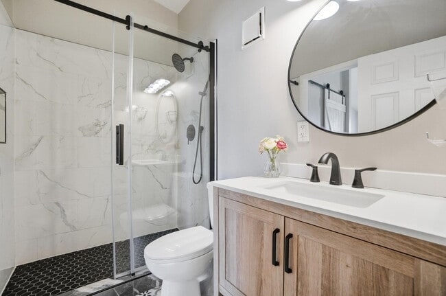 Building Photo - 315 Western Ave