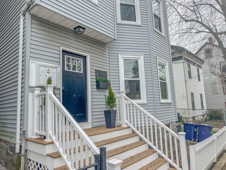 Building Photo - 23 Elm St