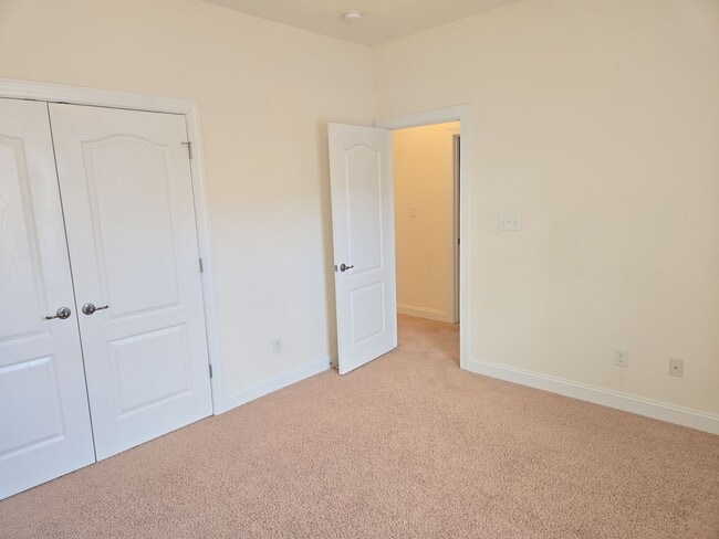 Building Photo - Virginia Beach living at its BEST!