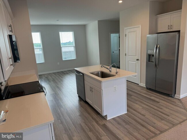 Building Photo - 147 Presidents Pointe Ave