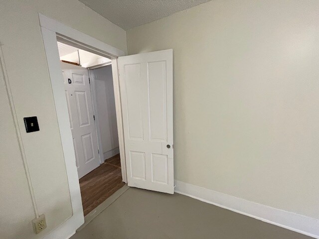 Building Photo - 300 Sortwell St