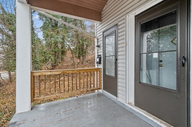 Building Photo - Spacious 3 Bed, 1 Bath Apartment in Garfie...