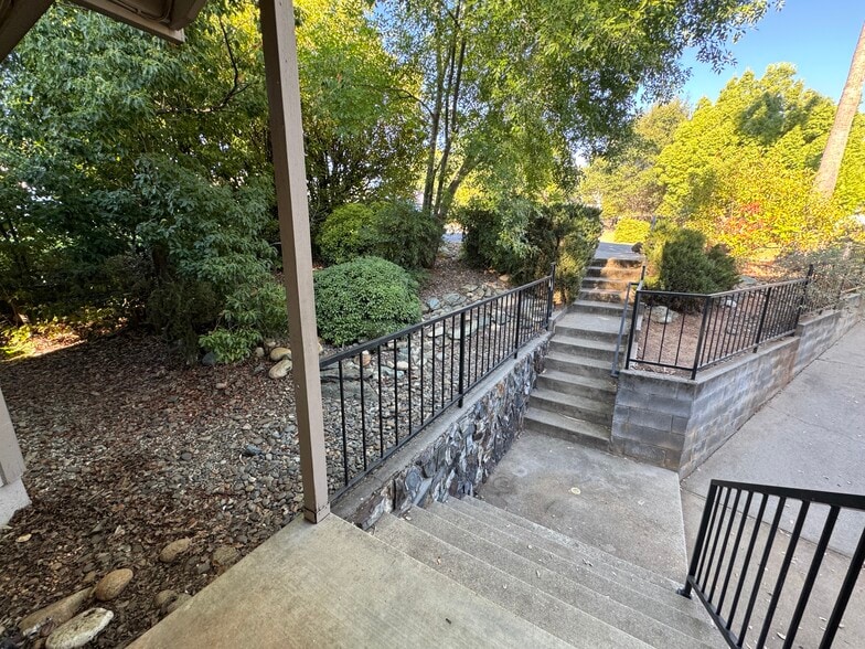 Building Photo - 2672 Sanford Ct