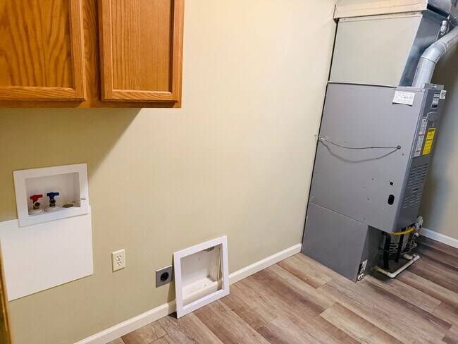 Building Photo - 523 Yellowstone Ave