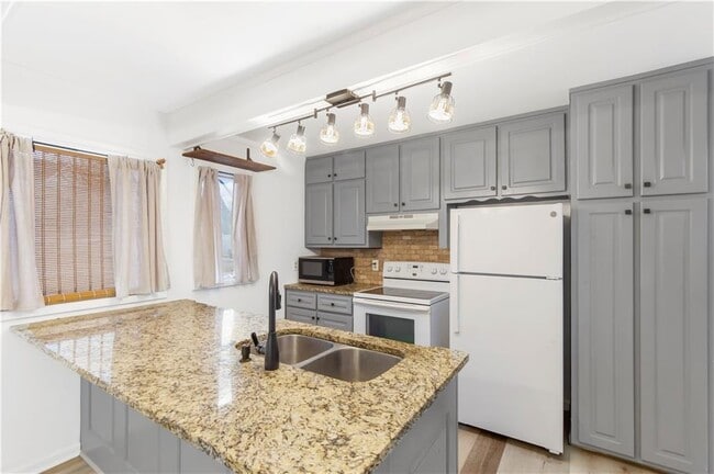 Building Photo - 264 Jones Dr